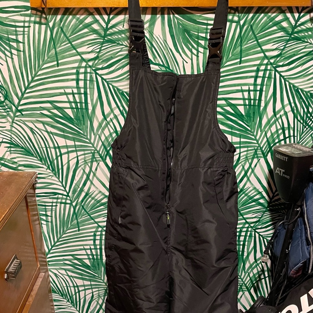Boys 12-14 ski pants with bib black